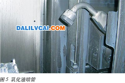 增加乳化液噴管,及時(shí)沖走鋁屑