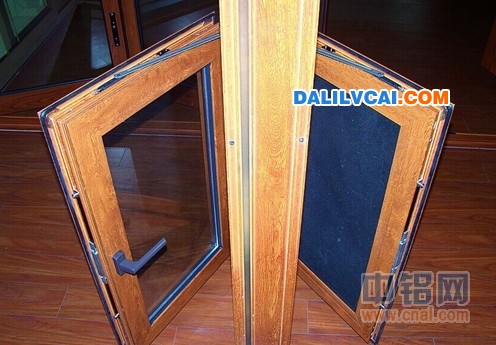 隱藏在水泥當(dāng)中的鏈接片切斷或者破壞整個(gè)墻體圖