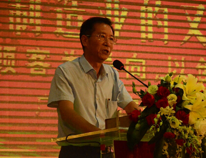 廣亞鋁業(yè)集團董事長鄺焯珍先生為大會開幕致辭