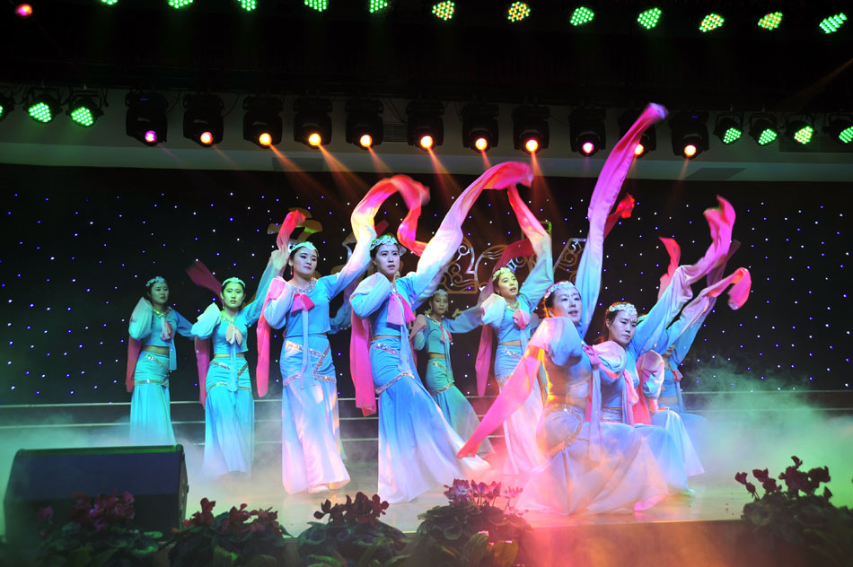 叢林鋁業(yè)2015年會歌舞表演7