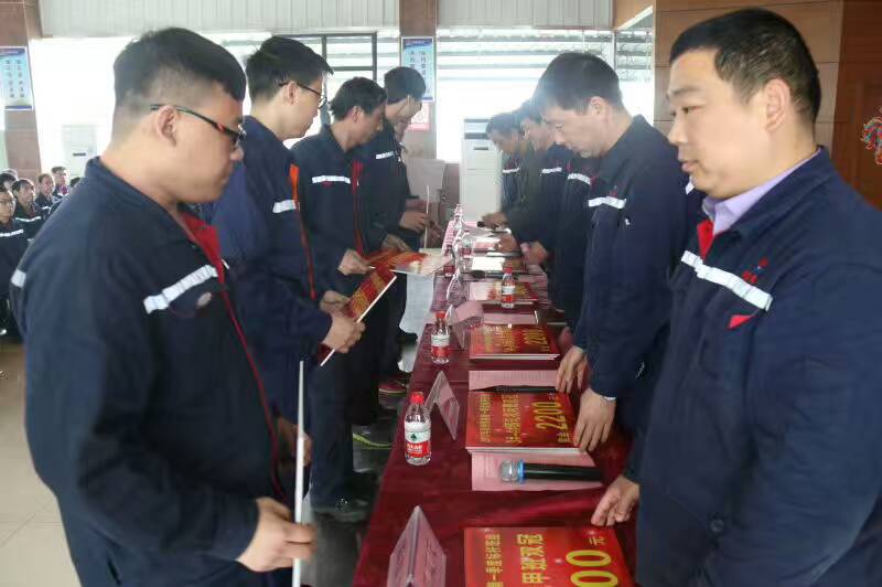 鄭州明泰隆重舉行季度標(biāo)桿表彰大會(huì)暨4月工作動(dòng)員大會(huì)